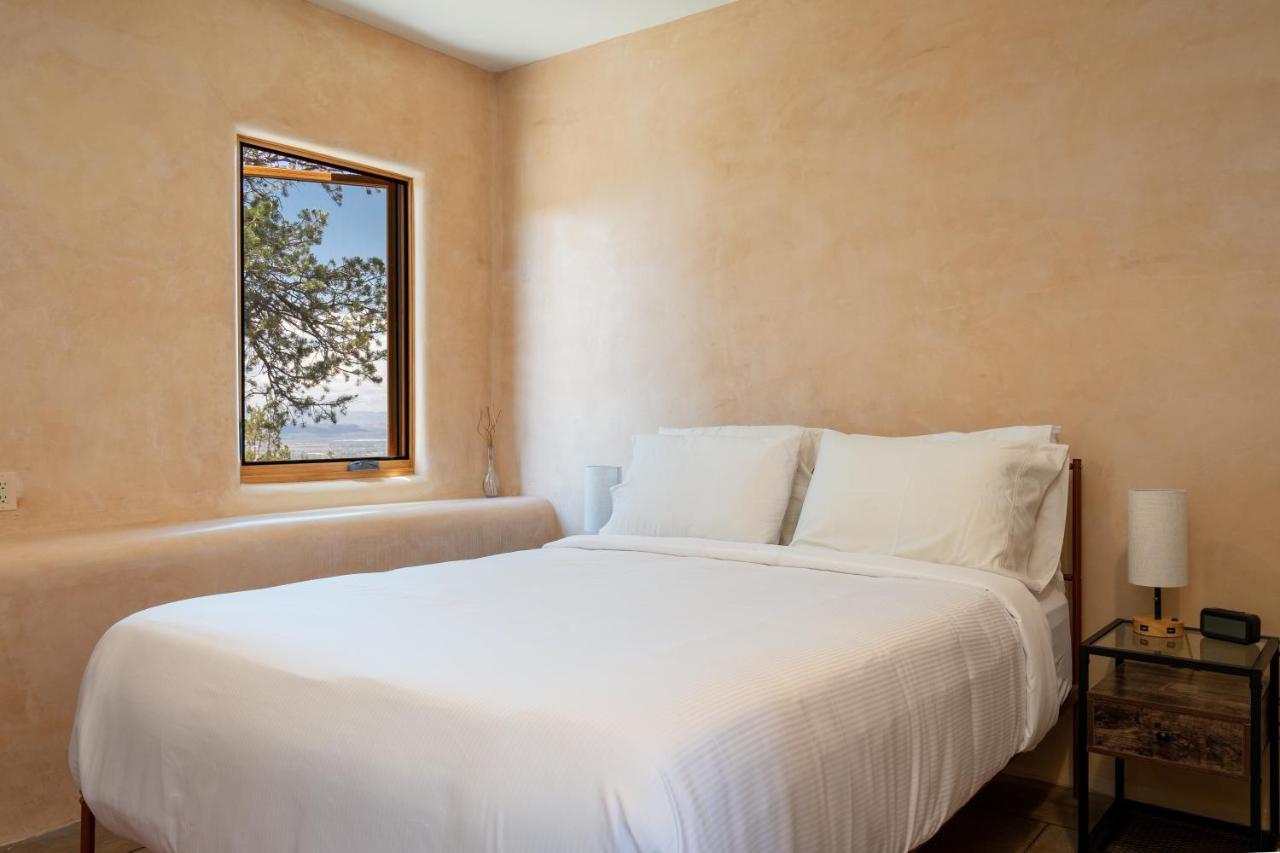 Santa Fe Ridgetop Retreat With 2 Hot Tubs And Views Exterior photo